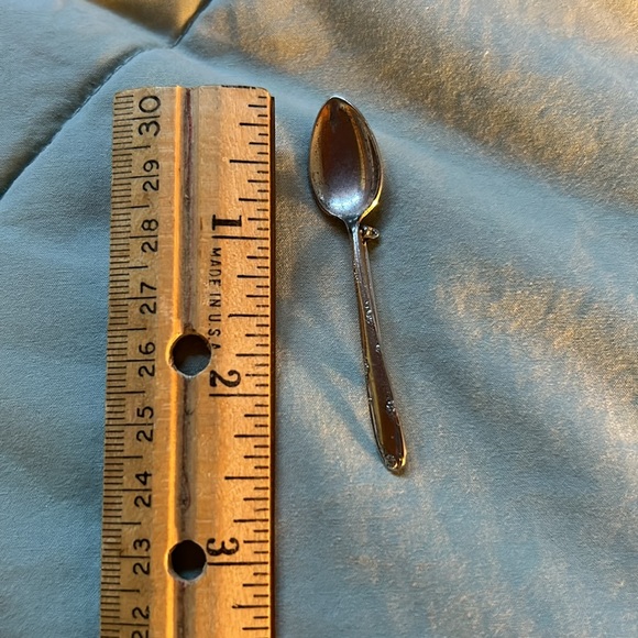 Mini silver spoon brooch with pat number - Picture 5 of 5